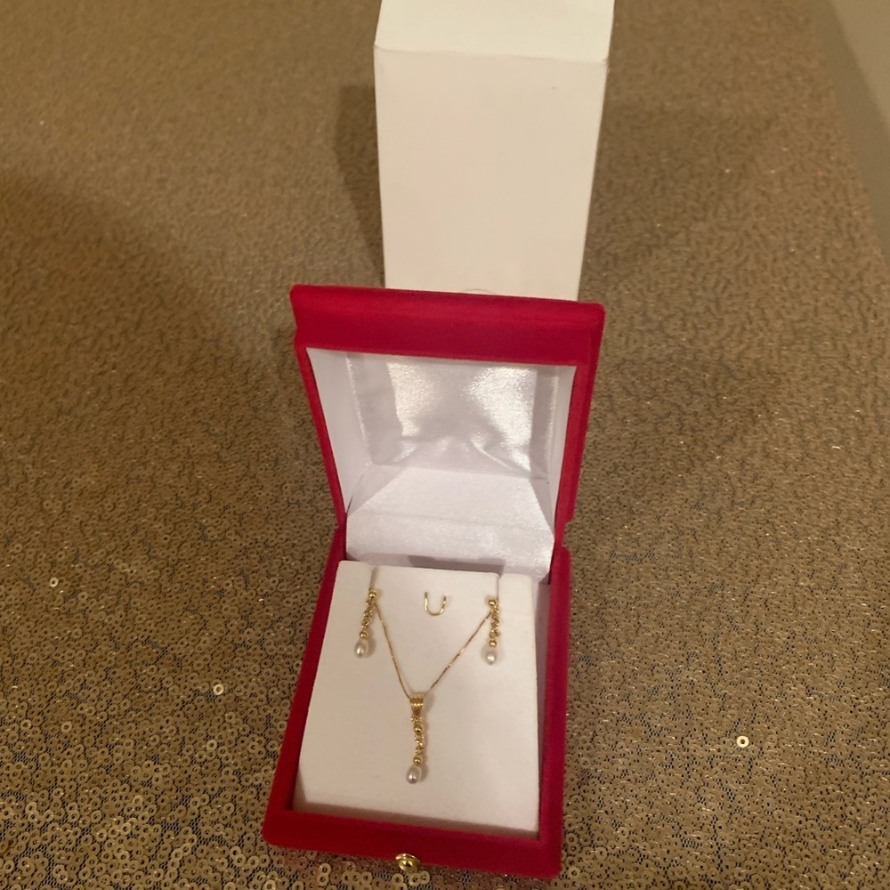 New 22 Carat Gold Necklace Set with Pearls